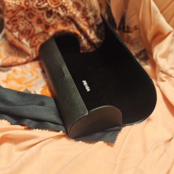 Prada sunglasses case with dust cloth - Picture 2 of 5